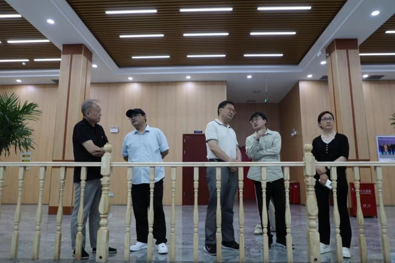 工信部產(chǎn)業(yè)政策與法規(guī)司原巡視員、先進制造商學(xué)院總裁四班班主任辛仁周一行到順成集團走訪